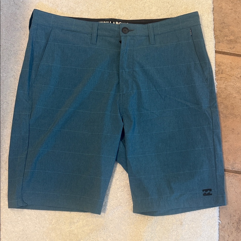 Billabong Men’s submersible. Trunks or shorts. New no tags